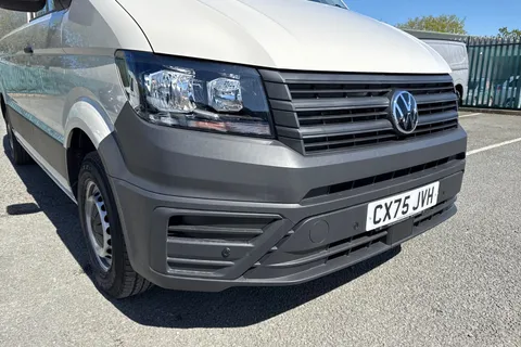 CX75JVH Volkswagen Crafter 2.0 TDI CR30 Commerce FWD MWB High Roof Euro 6 (s/s) 5dr Thumbnail #9