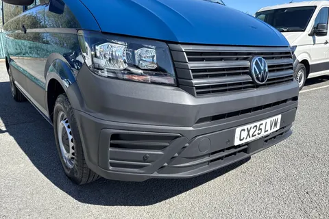 CX25LVM Volkswagen Crafter 2.0 TDI CR35 Commerce FWD MWB High Roof Euro 6 (s/s) 5dr Thumbnail #9
