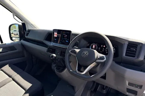 CX25LVM Volkswagen Crafter 2.0 TDI CR35 Commerce FWD MWB High Roof Euro 6 (s/s) 5dr Thumbnail #14