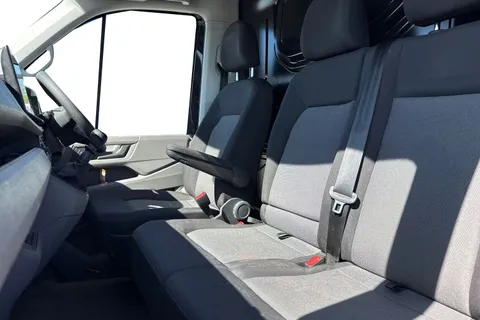 CX74ZFH Volkswagen Crafter 2.0 TDI CR35 Commerce Plus FWD MWB High Roof Euro 6 (s/s) 5dr Thumbnail #17