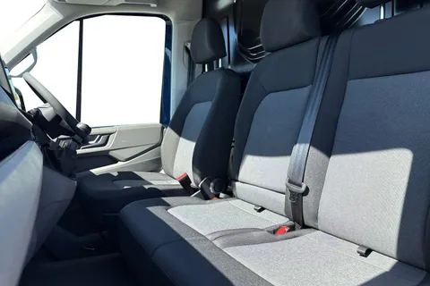 CX25LVM Volkswagen Crafter 2.0 TDI CR35 Commerce FWD MWB High Roof Euro 6 (s/s) 5dr Thumbnail #16
