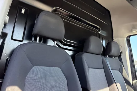 CX74ZFH Volkswagen Crafter 2.0 TDI CR35 Commerce Plus FWD MWB High Roof Euro 6 (s/s) 5dr Thumbnail #25