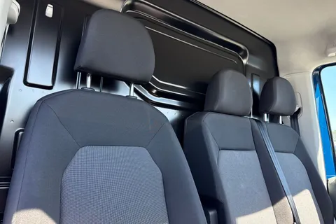 CX25LVM Volkswagen Crafter 2.0 TDI CR35 Commerce FWD MWB High Roof Euro 6 (s/s) 5dr Thumbnail #24
