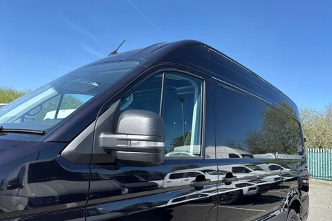 CX74ZFH Volkswagen Crafter 2.0 TDI CR35 Commerce Plus FWD MWB High Roof Euro 6 (s/s) 5dr Thumbnail #27