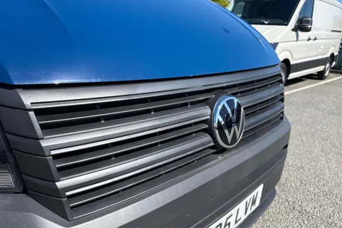 CX25LVM Volkswagen Crafter 2.0 TDI CR35 Commerce FWD MWB High Roof Euro 6 (s/s) 5dr Thumbnail #25