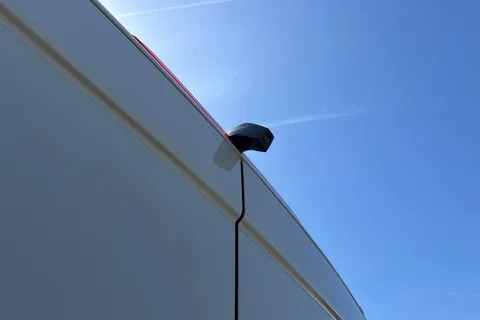CX75JVH Volkswagen Crafter 2.0 TDI CR30 Commerce FWD MWB High Roof Euro 6 (s/s) 5dr Thumbnail #27
