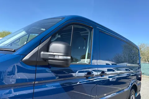 CX25LVM Volkswagen Crafter 2.0 TDI CR35 Commerce FWD MWB High Roof Euro 6 (s/s) 5dr Thumbnail #26