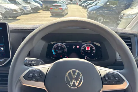 CX75JVH Volkswagen Crafter 2.0 TDI CR30 Commerce FWD MWB High Roof Euro 6 (s/s) 5dr Thumbnail #29