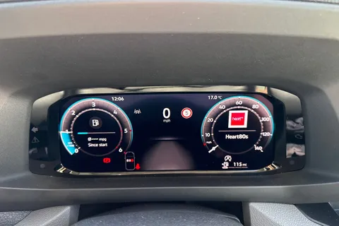 CX75JVH Volkswagen Crafter 2.0 TDI CR30 Commerce FWD MWB High Roof Euro 6 (s/s) 5dr Thumbnail #30
