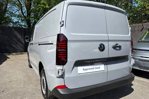PE26ZDU Volkswagen Transporter 2.0 TDI 110 Commerce Van Thumbnail #8
