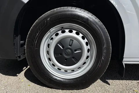 PE26ZDU Volkswagen Transporter 2.0 TDI 110 Commerce Van Thumbnail #13