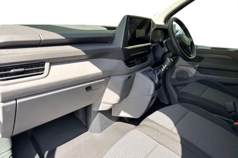 PE26ZDU Volkswagen Transporter 2.0 TDI 110 Commerce Van Thumbnail #15