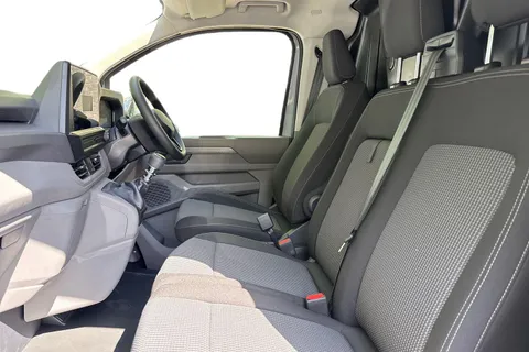 PE26ZDU Volkswagen Transporter 2.0 TDI 110 Commerce Van Thumbnail #16