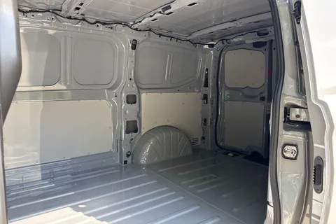 PE26ZDU Volkswagen Transporter 2.0 TDI 110 Commerce Van Thumbnail #19