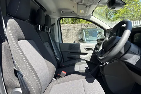 PE26ZDU Volkswagen Transporter 2.0 TDI 110 Commerce Van Thumbnail #24