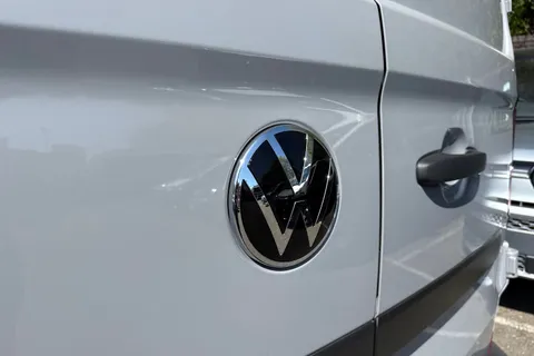 PE26ZDU Volkswagen Transporter 2.0 TDI 110 Commerce Van Thumbnail #30