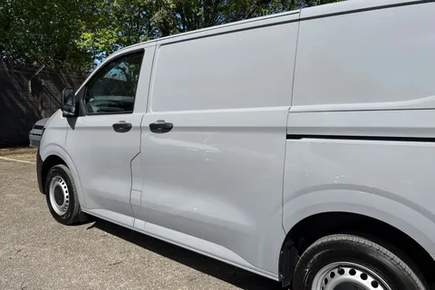 PE26ZDU Volkswagen Transporter 2.0 TDI 110 Commerce Van Thumbnail #33