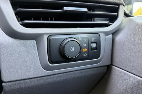 PE26ZDU Volkswagen Transporter 2.0 TDI 110 Commerce Van Thumbnail #36
