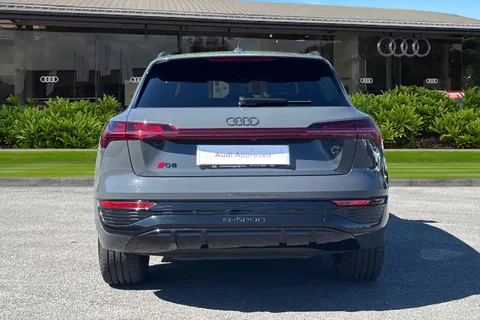 PG23LTO Audi Q8 300kW 55 Quattro 114kWh Black Edition 5dr Auto Thumbnail #4