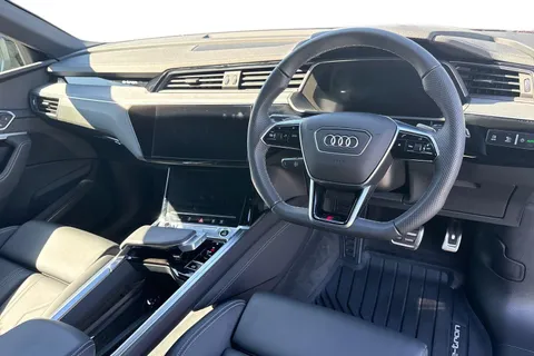 PG23LTO Audi Q8 300kW 55 Quattro 114kWh Black Edition 5dr Auto Thumbnail #7