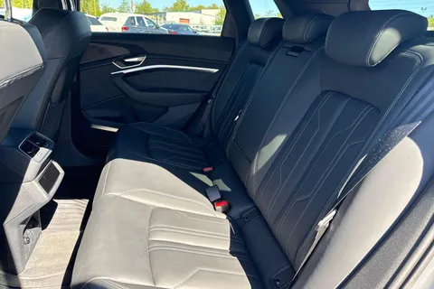 PG23LTO Audi Q8 300kW 55 Quattro 114kWh Black Edition 5dr Auto Thumbnail #13