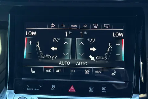 PG23LTO Audi Q8 300kW 55 Quattro 114kWh Black Edition 5dr Auto Thumbnail #18