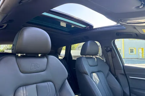 PG23LTO Audi Q8 300kW 55 Quattro 114kWh Black Edition 5dr Auto Thumbnail #20