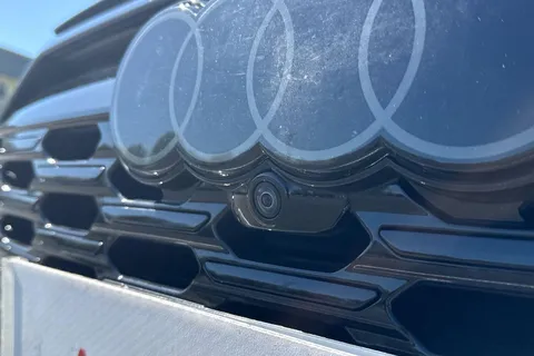 PG23LTO Audi Q8 300kW 55 Quattro 114kWh Black Edition 5dr Auto Thumbnail #26