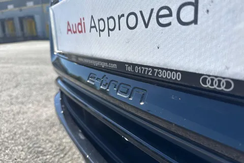 PG23LTO Audi Q8 300kW 55 Quattro 114kWh Black Edition 5dr Auto Thumbnail #27