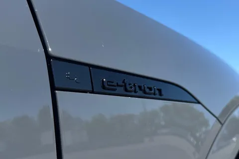 PG23LTO Audi Q8 300kW 55 Quattro 114kWh Black Edition 5dr Auto Thumbnail #31