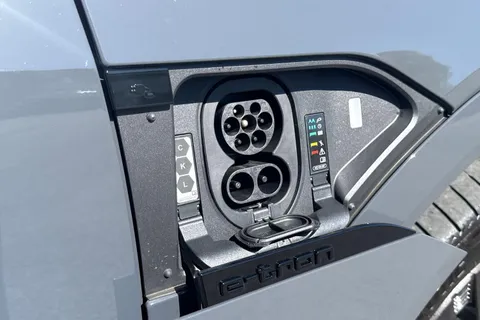 PG23LTO Audi Q8 300kW 55 Quattro 114kWh Black Edition 5dr Auto Thumbnail #32