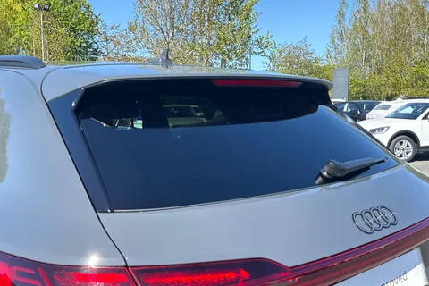 PG23LTO Audi Q8 300kW 55 Quattro 114kWh Black Edition 5dr Auto Thumbnail #33