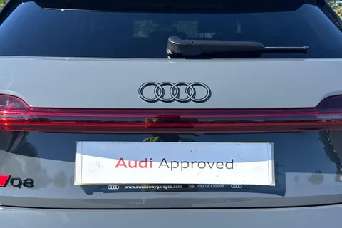 PG23LTO Audi Q8 300kW 55 Quattro 114kWh Black Edition 5dr Auto Thumbnail #34