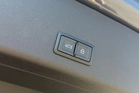 PG23LTO Audi Q8 300kW 55 Quattro 114kWh Black Edition 5dr Auto Thumbnail #39
