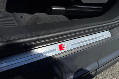 PG23LTO Audi Q8 300kW 55 Quattro 114kWh Black Edition 5dr Auto Thumbnail #43
