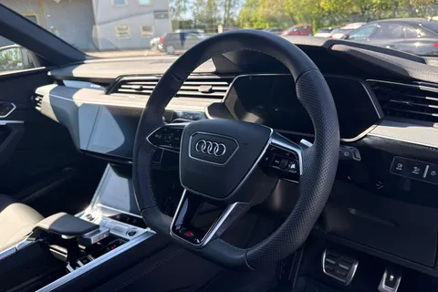 PG23LTO Audi Q8 300kW 55 Quattro 114kWh Black Edition 5dr Auto Thumbnail #47