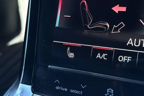 PG23LTO Audi Q8 300kW 55 Quattro 114kWh Black Edition 5dr Auto Thumbnail #49