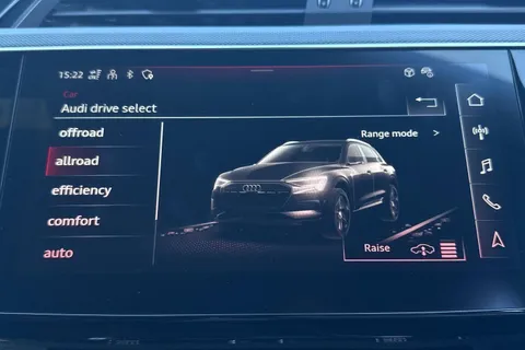 PG23LTO Audi Q8 300kW 55 Quattro 114kWh Black Edition 5dr Auto Thumbnail #58