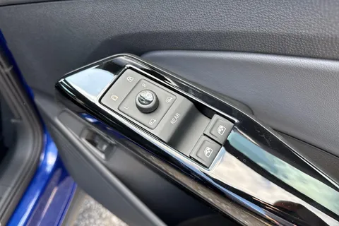  Volkswagen ID.4 Pro 77kWh Match Auto 4Motion 5dr Thumbnail #17