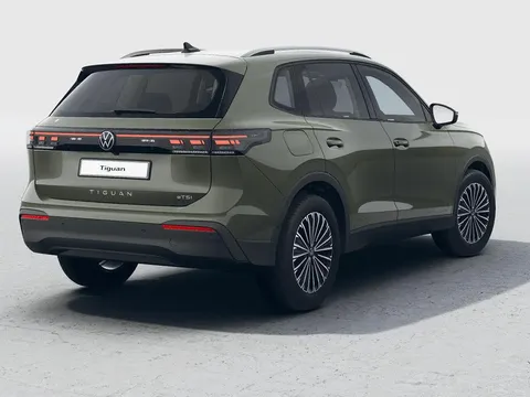  Volkswagen Tiguan 1.5 TSI eHybrid 19.7kWh Match DSG Euro 6 (s/s) 5dr Thumbnail #3