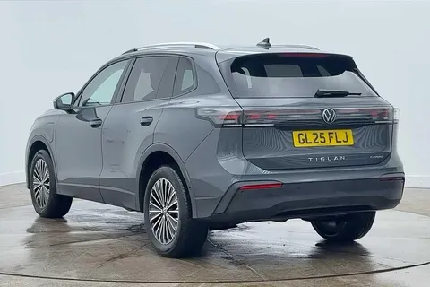 GL25FLJ Volkswagen Tiguan 1.5 TSI eHybrid Match 5dr DSG ⭐Rear camera, Easy Open & Close Electric tail Thumbnail #3