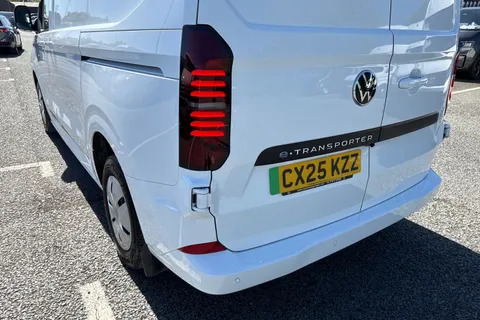 CX25KZZ Volkswagen E-Transporter T32 65kWh Commerce Plus Auto RWD SWB 5dr Thumbnail #8