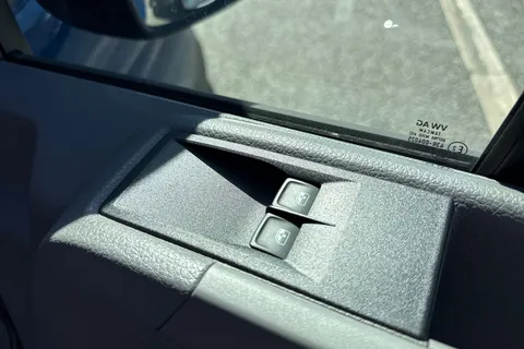 CX25LBE Volkswagen Crafter CR30 MWB Low Roof 140PS Panel Van Thumbnail #21