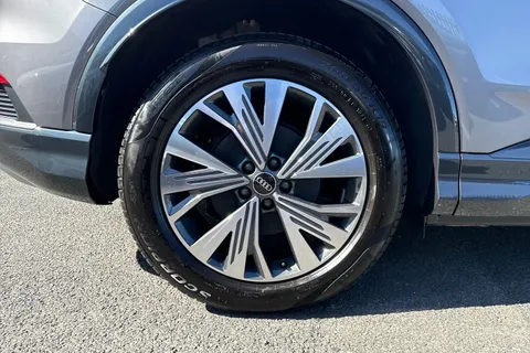 13 of 63 for Audi Q4 e-tron Q4 Sport 45 e-tron quattro 210,00 kW