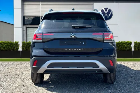  Volkswagen T-Roc 1.0 TSI Match Euro 6 (s/s) 5dr Thumbnail #3