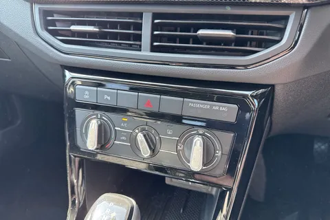  Volkswagen T-Roc 1.0 TSI Match Euro 6 (s/s) 5dr Thumbnail #20