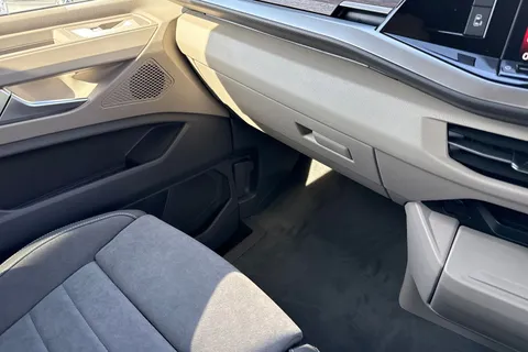 DE26GTF Volkswagen Multivan Style  LWB 150PS 2.0 TDI 7 Speed DSG - 7-Seat Conference Package Thumbnail #20