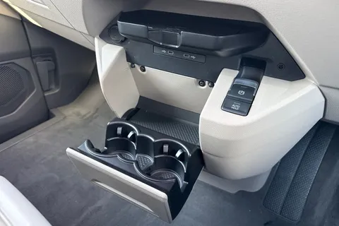 DE26GTF Volkswagen Multivan Style  LWB 150PS 2.0 TDI 7 Speed DSG - 7-Seat Conference Package Thumbnail #23
