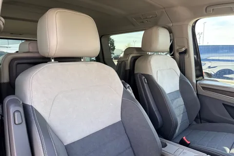 DE26GTF Volkswagen Multivan Style  LWB 150PS 2.0 TDI 7 Speed DSG - 7-Seat Conference Package Thumbnail #24