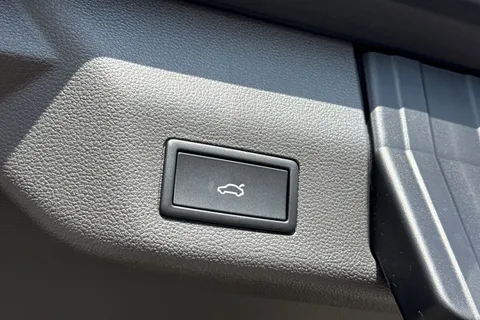 DE26GTF Volkswagen Multivan Style  LWB 150PS 2.0 TDI 7 Speed DSG - 7-Seat Conference Package Thumbnail #33